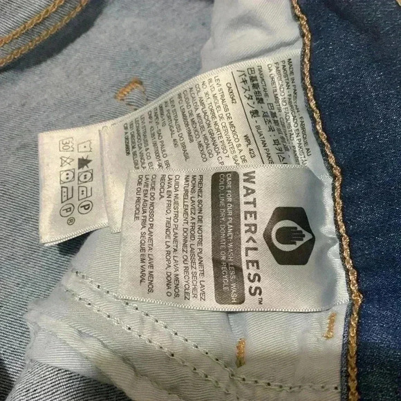 Levi’s - Picture 3 of 5